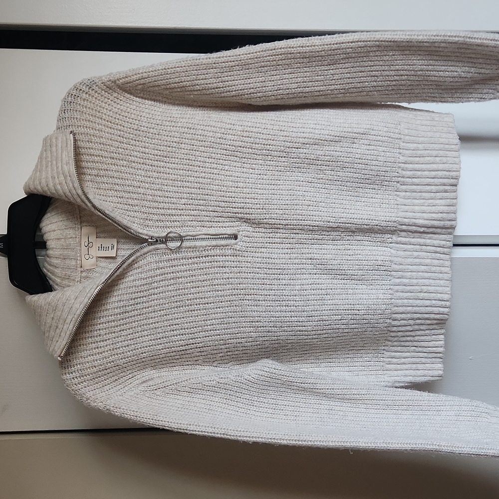 Jessica Simpson sweater